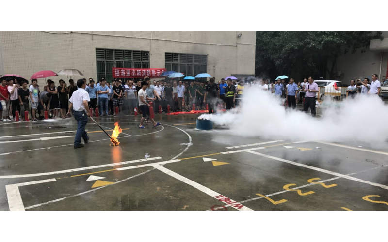 公司員工參加金星工業(yè)園統(tǒng)一組織的消防培訓(xùn)
